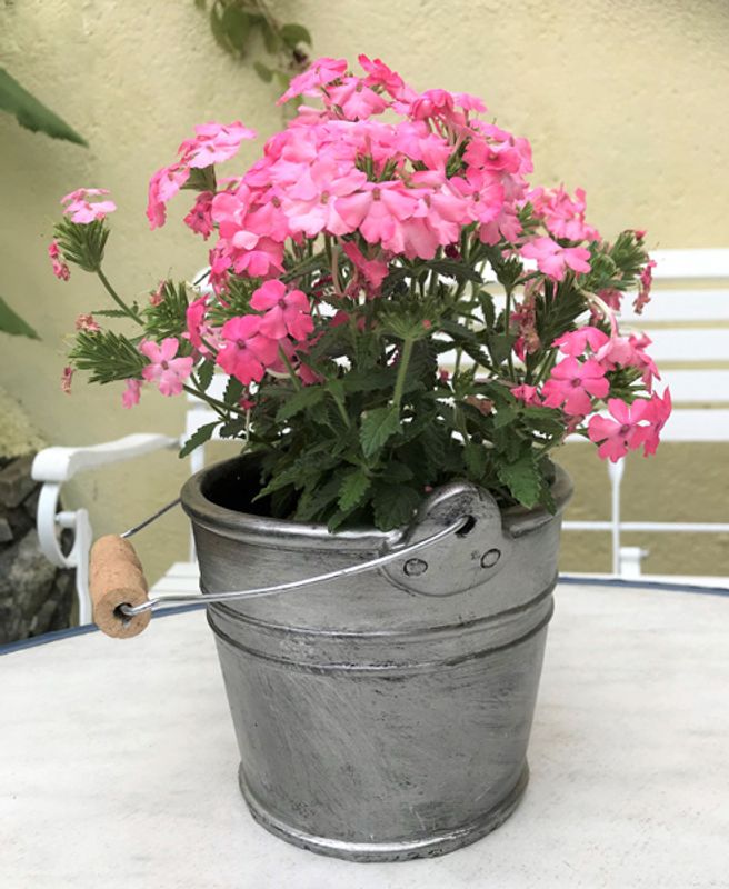 Bøtte, utendørs blomsterpotte, fra Arnøy.