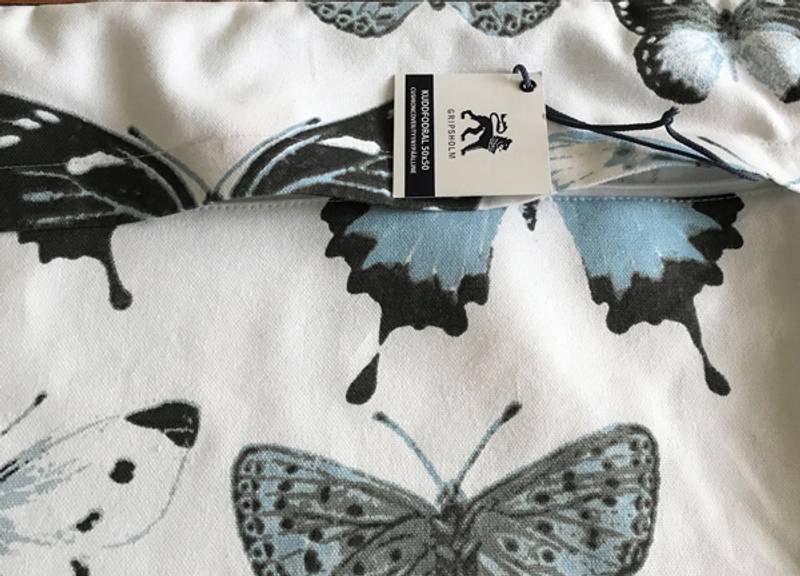 Pynteputetrekk med sommerfugl motiv, isbl&aring;.