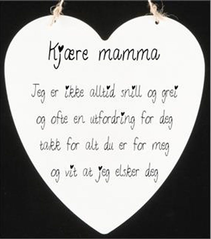 Skilt, metall hjerte med sort tekst.