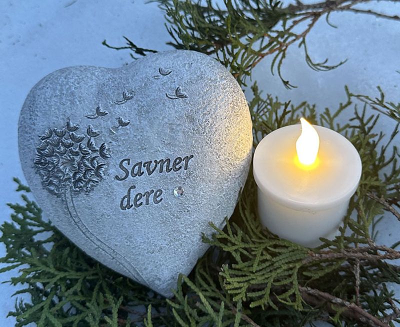 Gravpynt hjerte, Løvetann i vind, med tekst 
